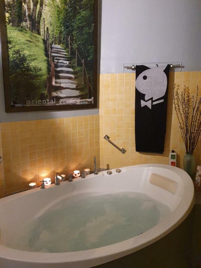 Huyze Walburga Couette-café 4*